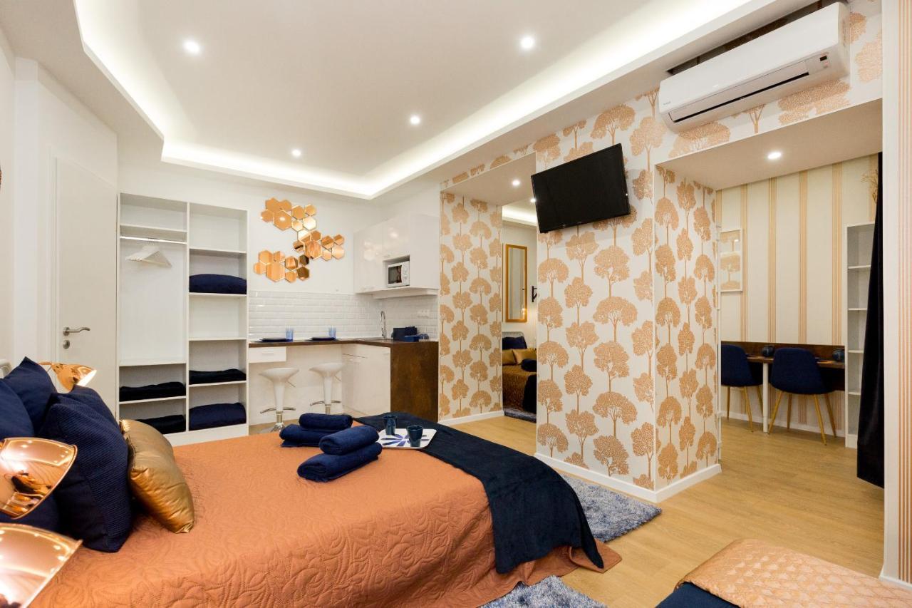 Apartment Holidays Fashion *