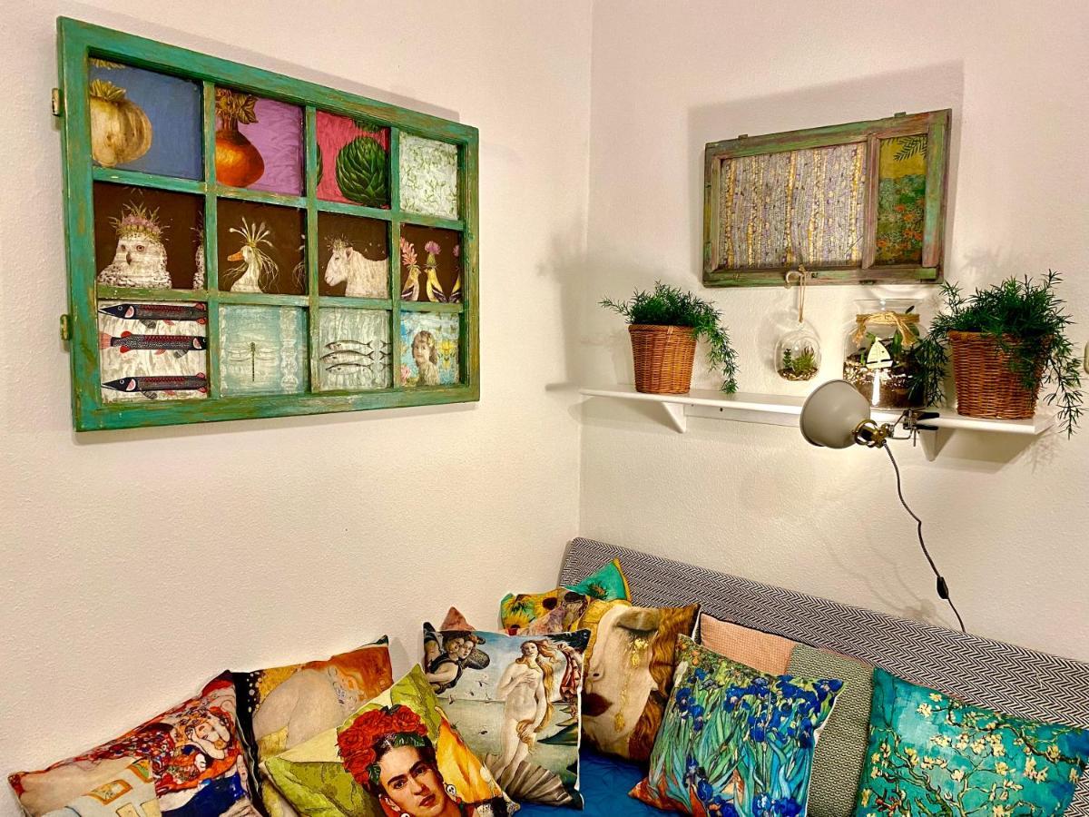 Arty Studio Flat At City Center