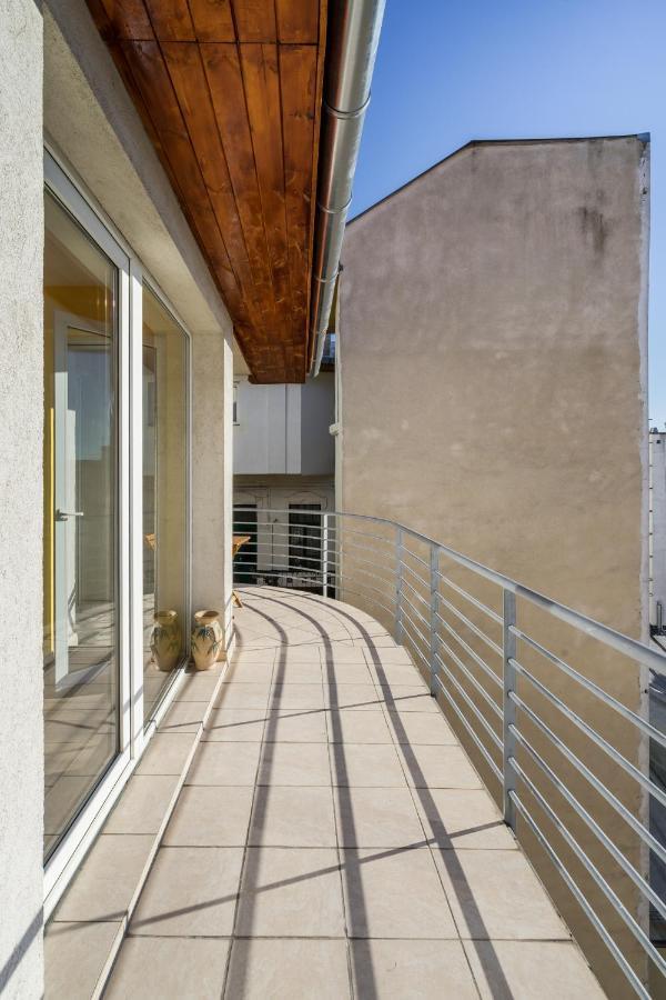 Bpr Amarilla With Balcony Apartman