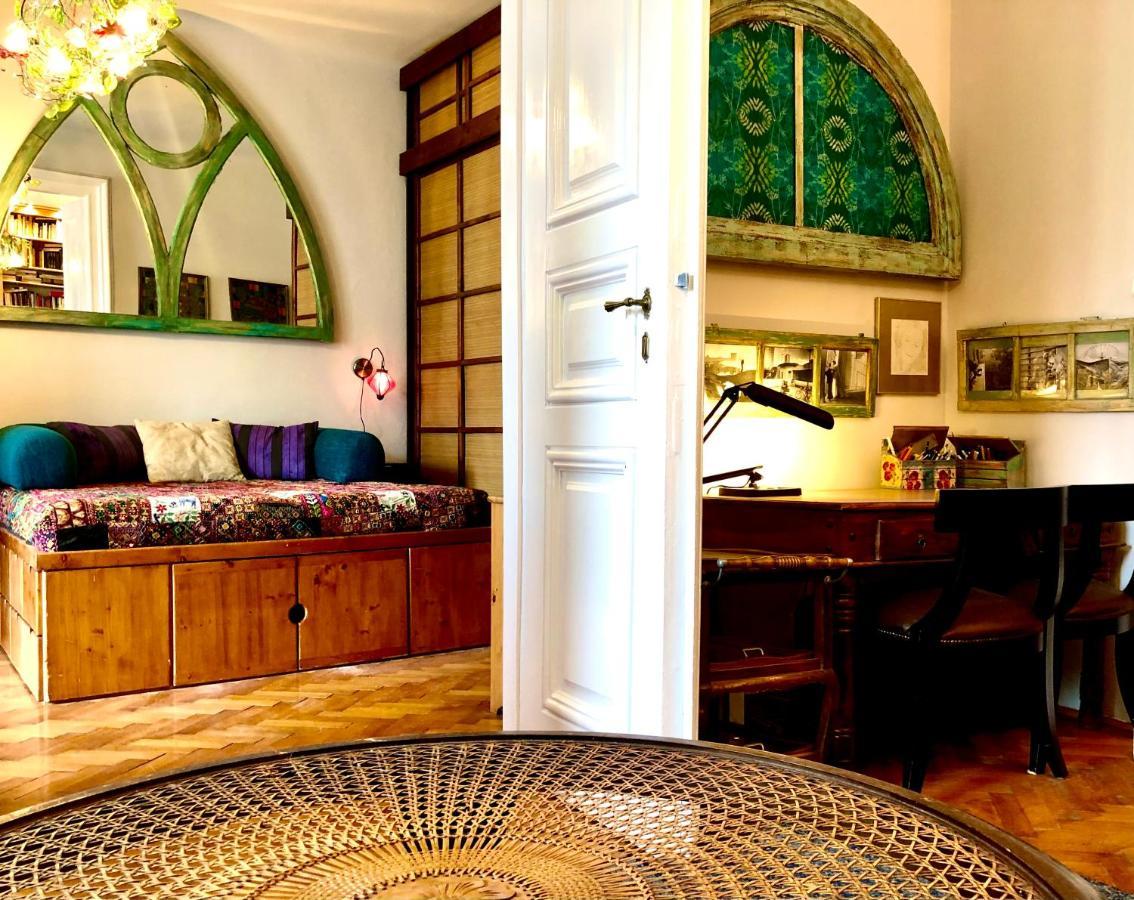 Arty Studio Flat At City Center Apartment Budapest