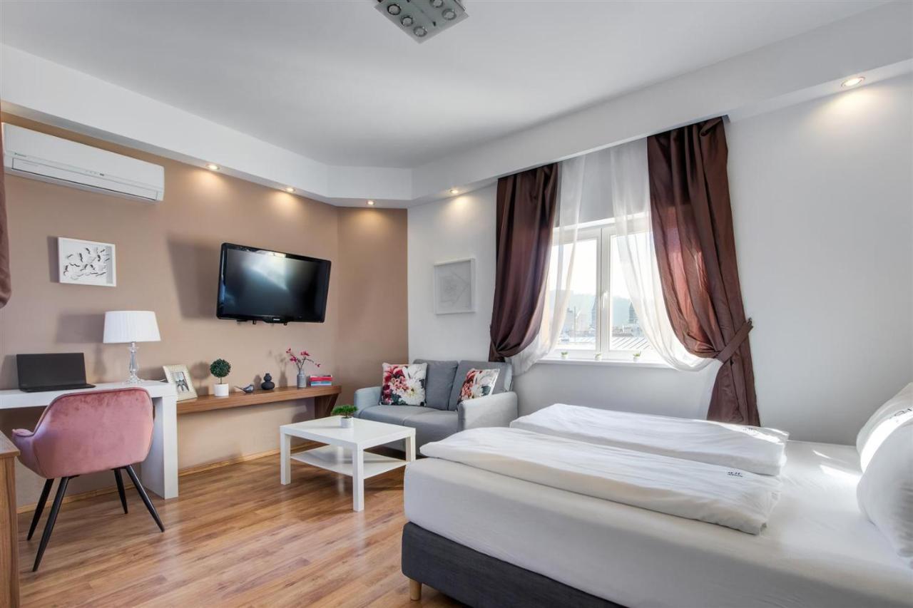 Premium Szervita Square Apartment *