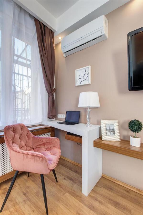 Premium Szervita Square Apartment *