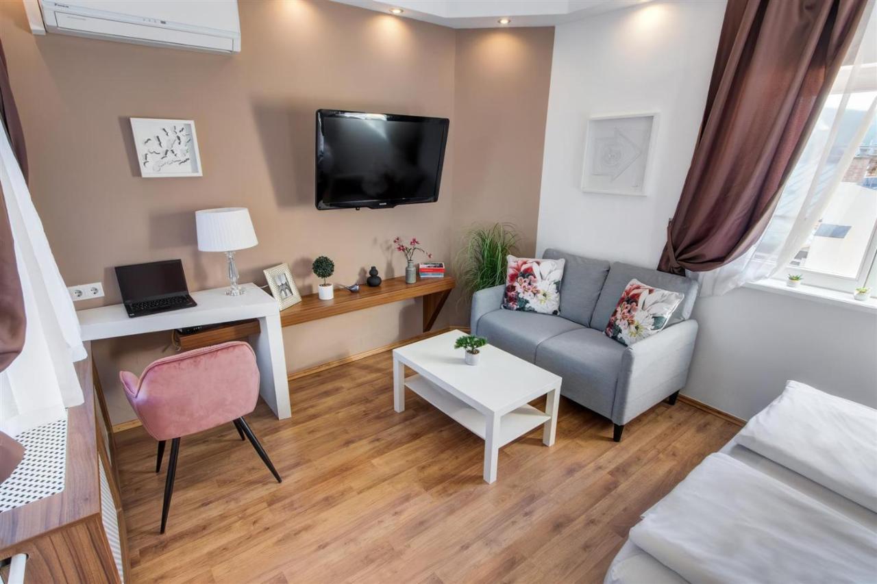 Apartment Premium Szervita Square *