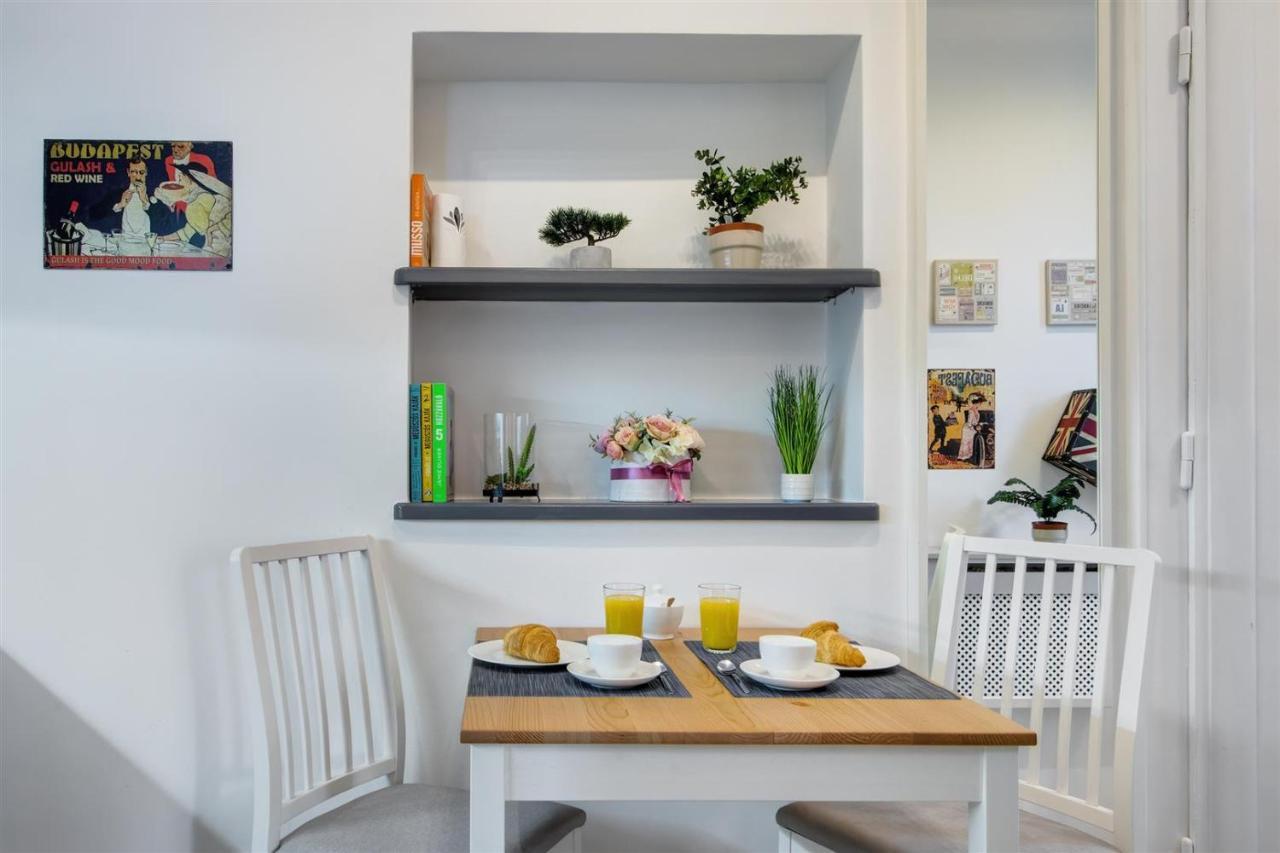 Premium Szervita Square Apartment
