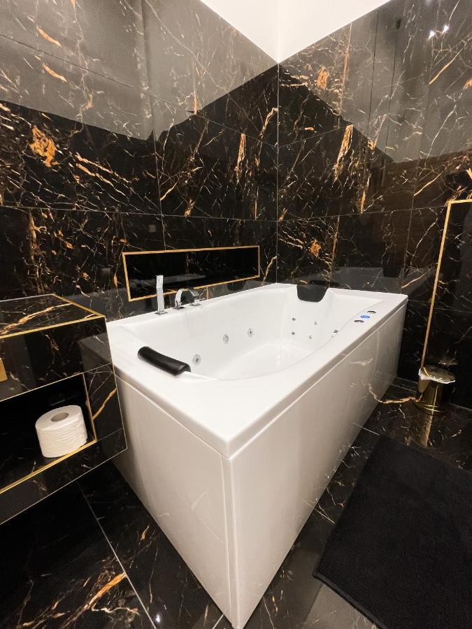 St Stephen Luxury With Jacuzzi And Sauna Apartamento Budapest