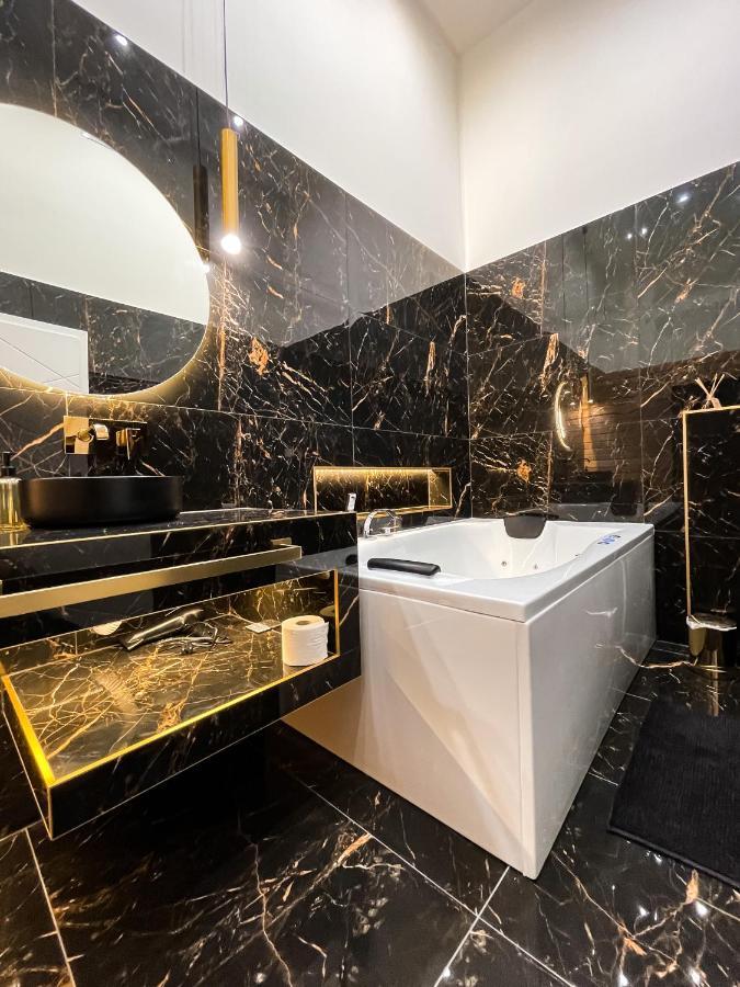 St Stephen Luxury With Jacuzzi And Sauna Apartamento *