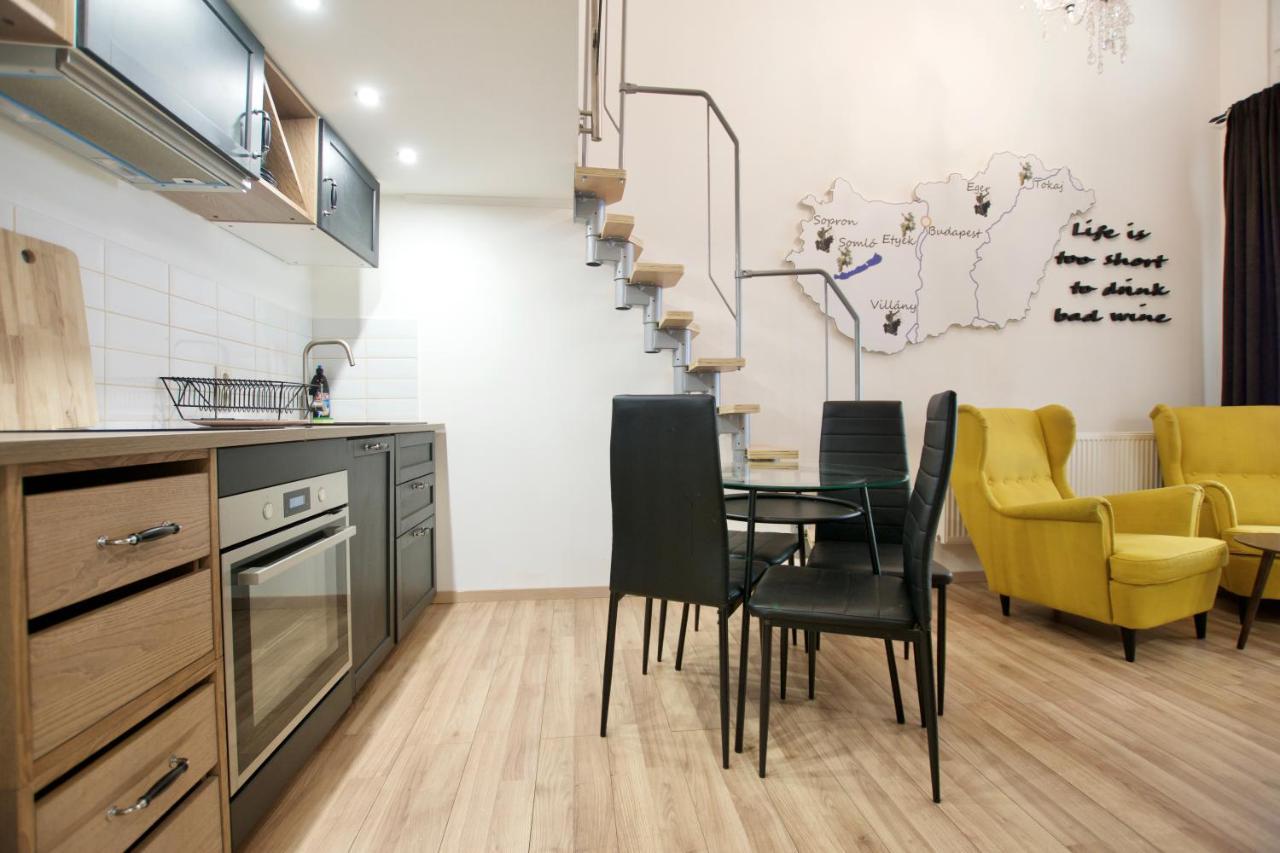 Standard By Hi5- Rose Street's * Budapest