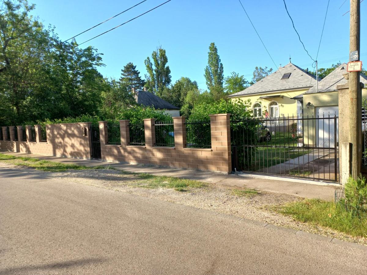 Small House In Area