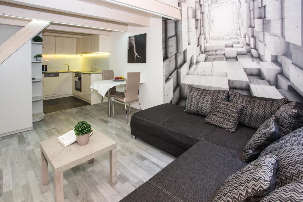Mangold Apartment *