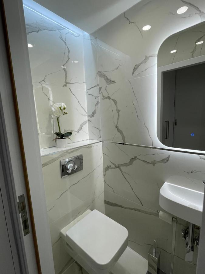 Lovely New By The Parliament Apartamento *