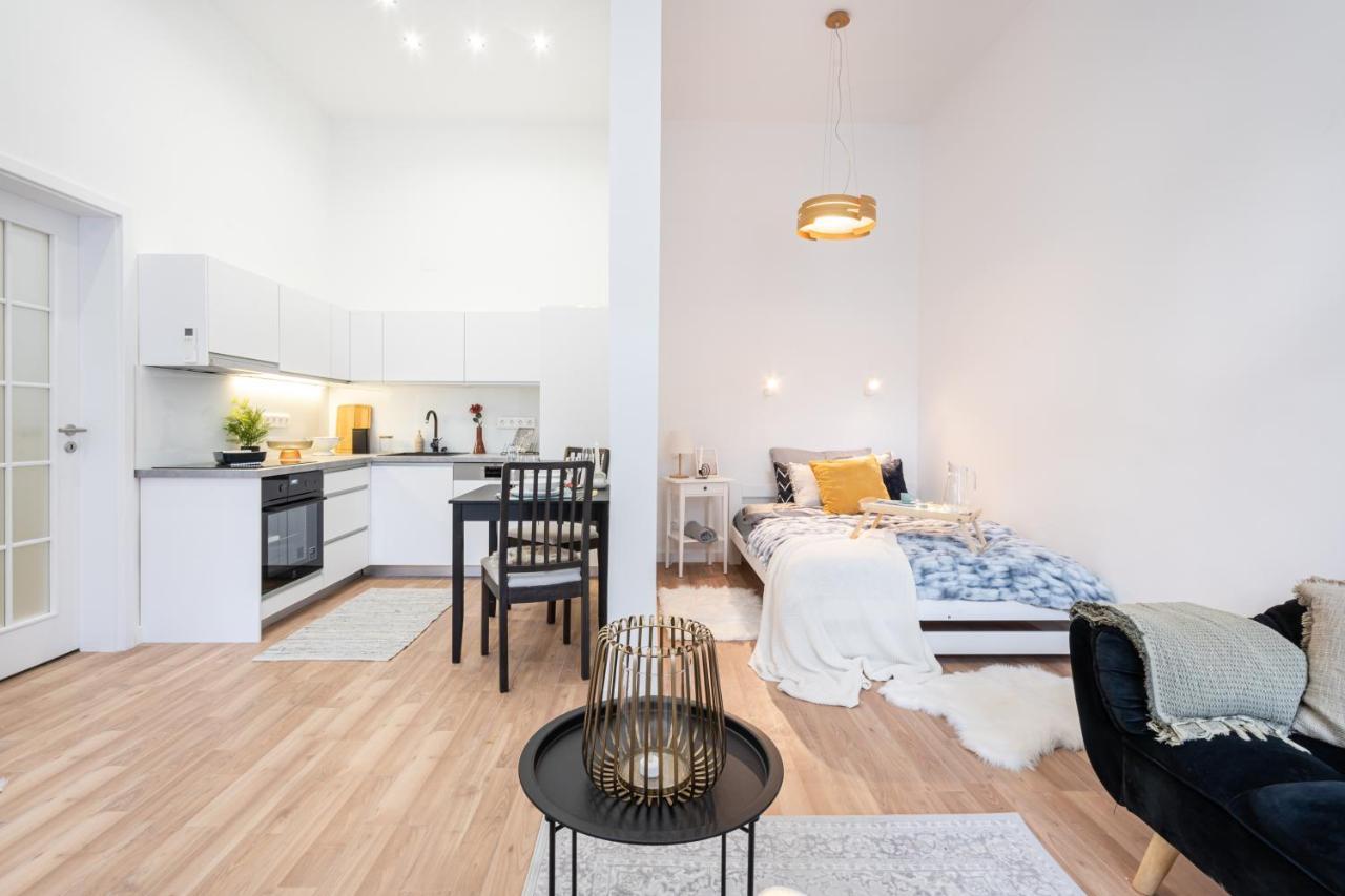 Eye Apartment