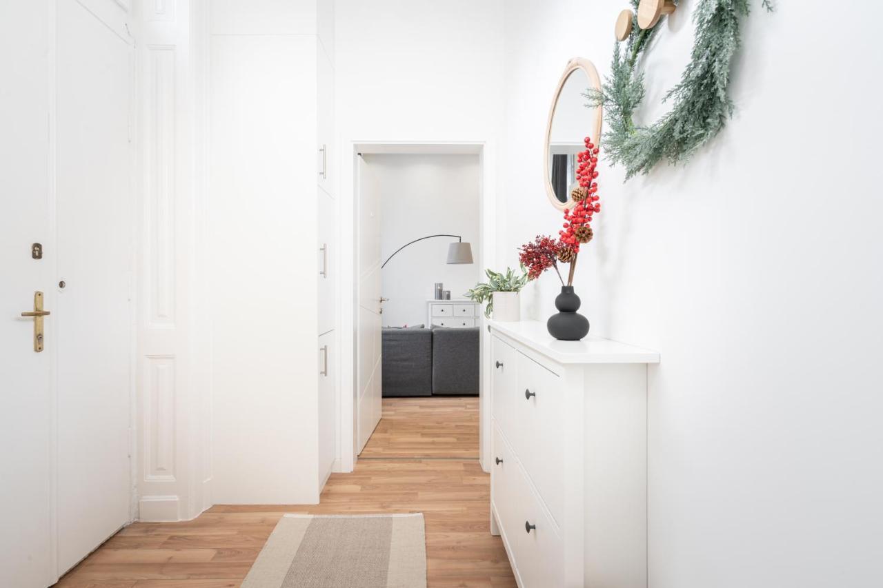 Eye Apartment *