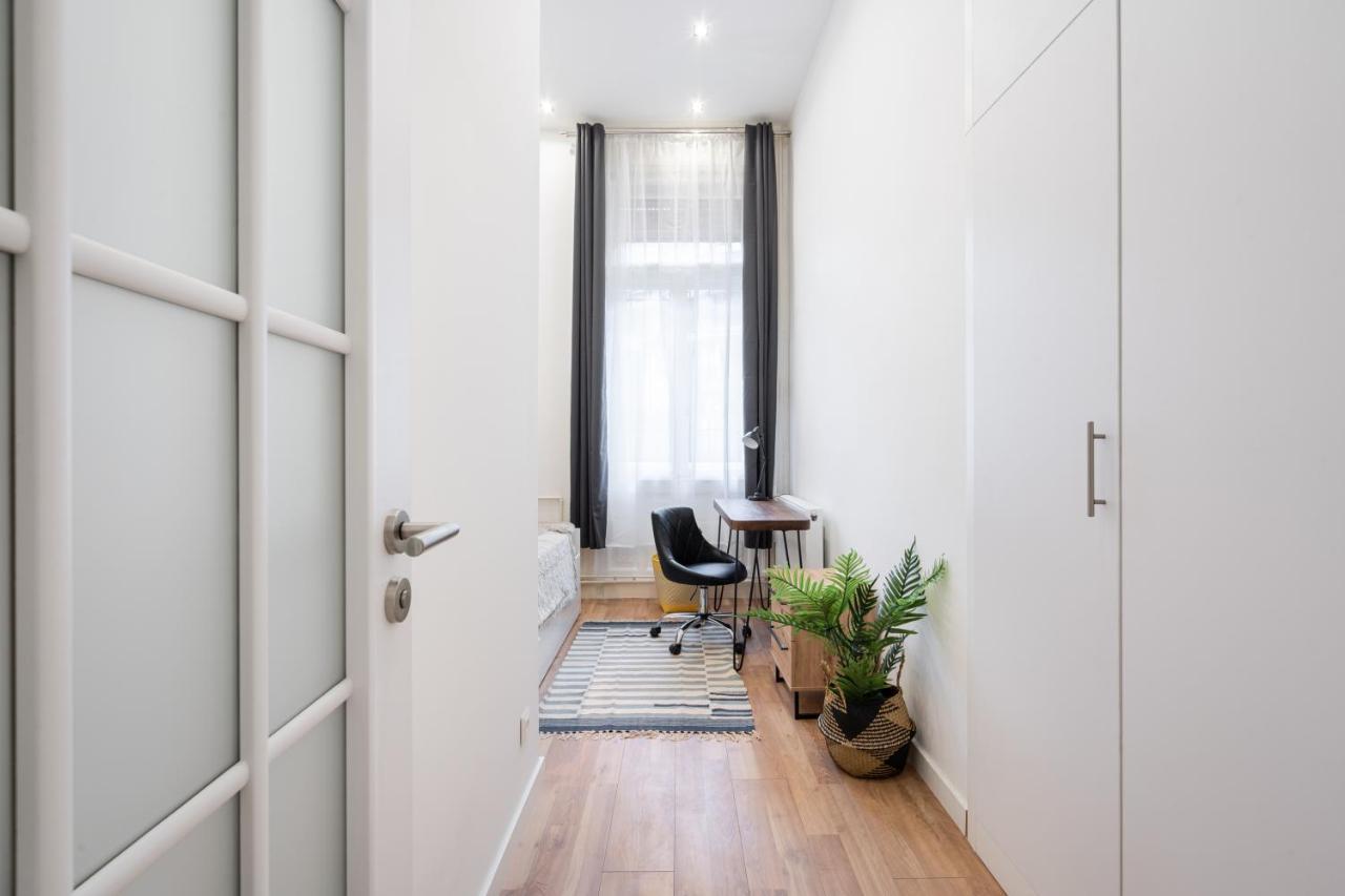 Eye Apartment *