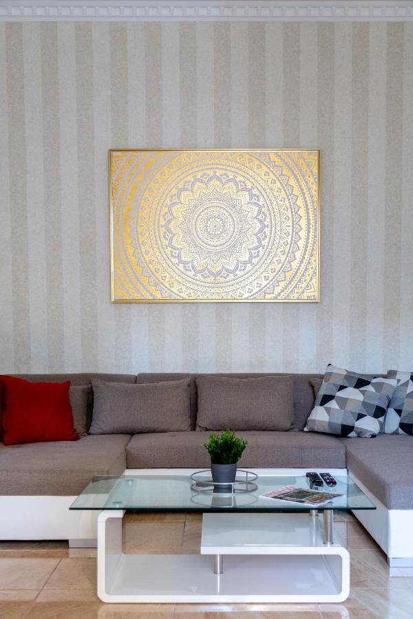 Luxury Downtown By Anna Apartmán