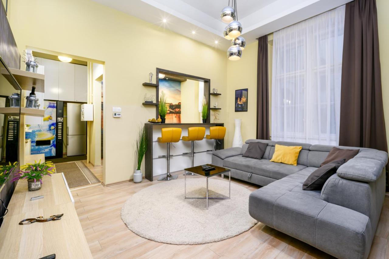 Downtown Deluxe-two Bedroom With Sauna Apartment