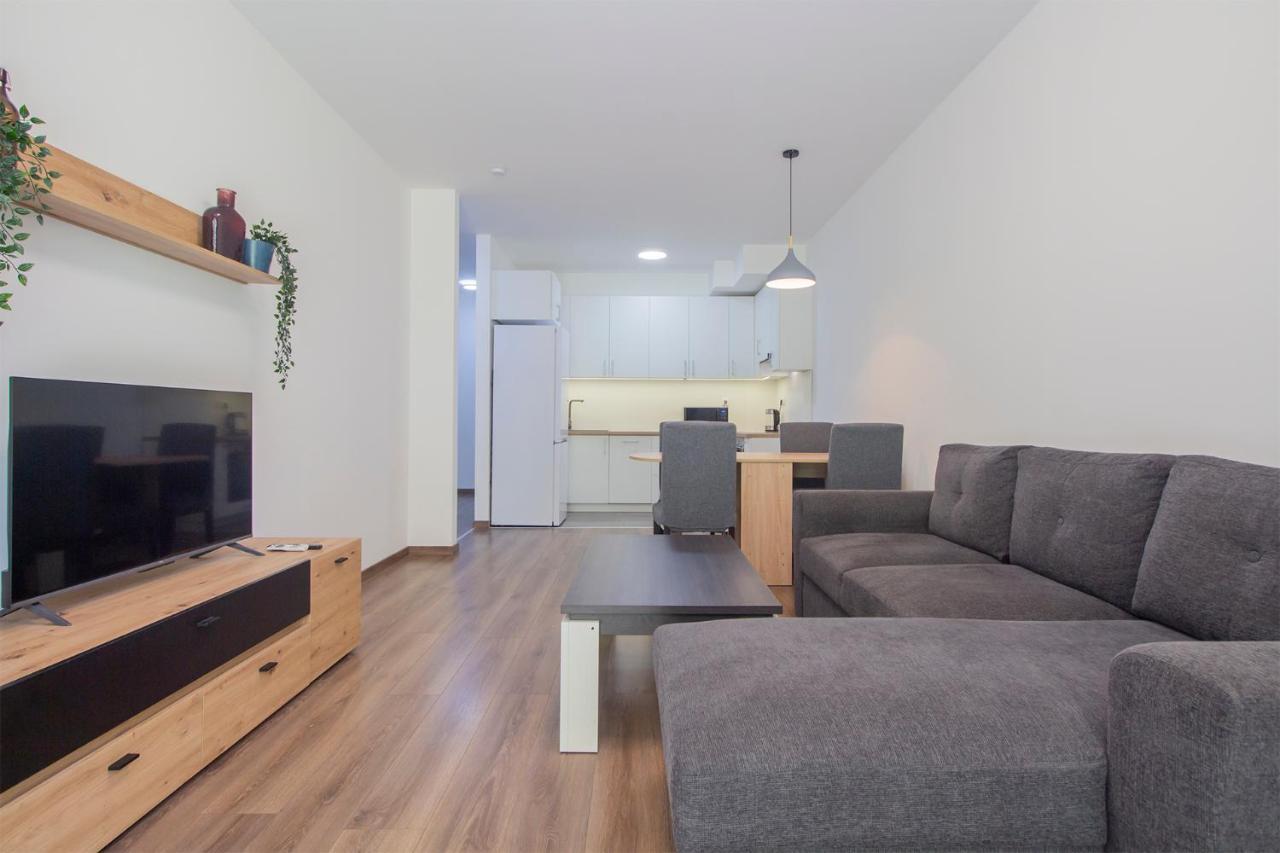 Corvin Modern Two Bedroom Free Parking Apartment
