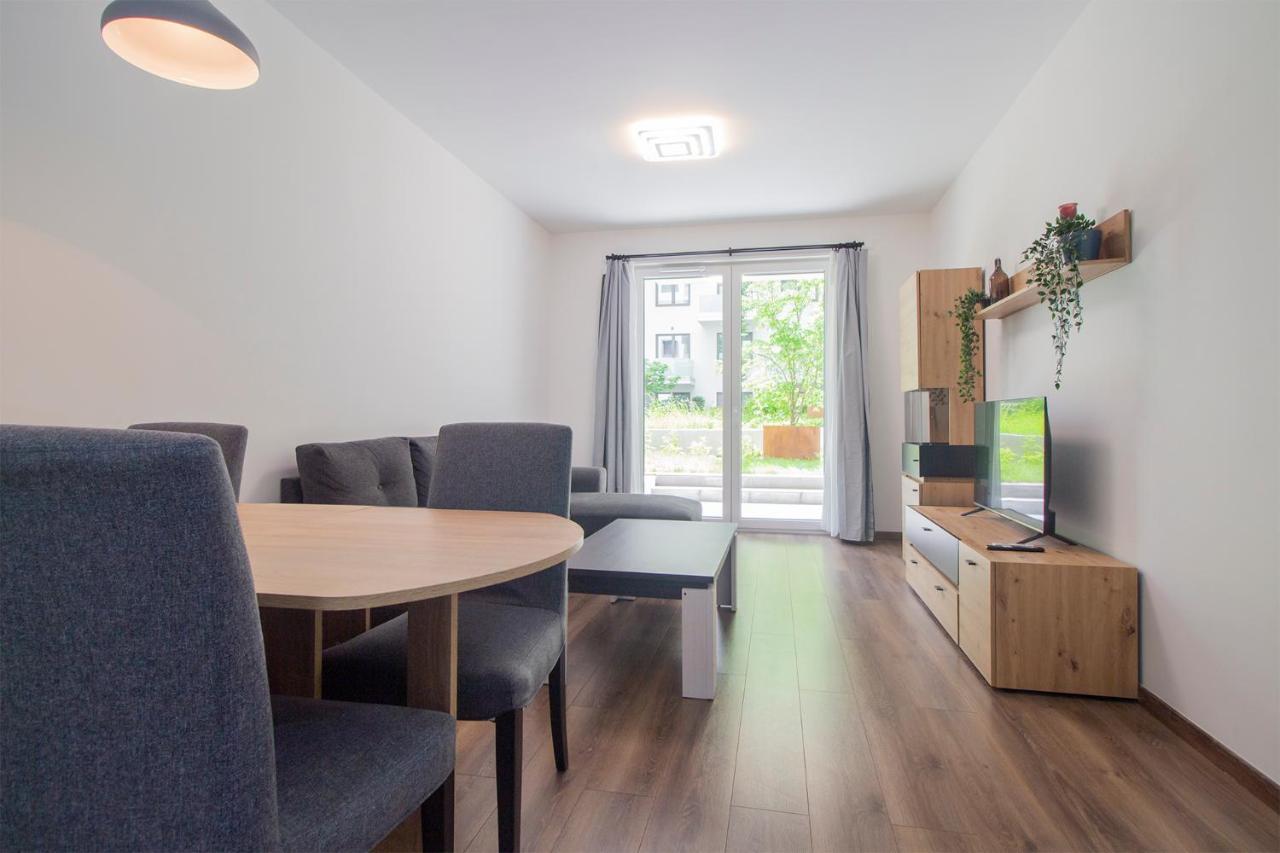 Corvin Modern Two Bedroom Free Parking Apartment Budapest