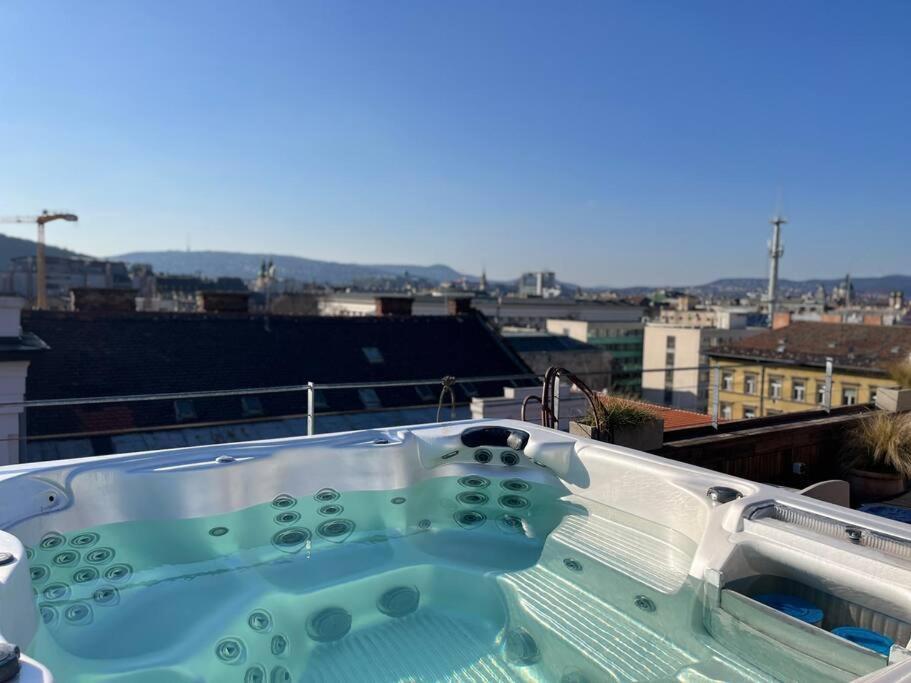 Elegant Rooftop Studio With Shared Terrace And Jacuzzi * Boedapest