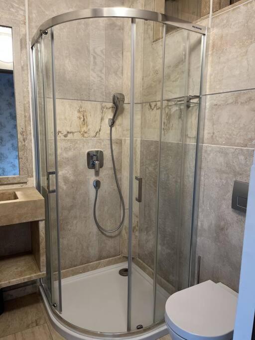 Appartement Elegant Rooftop Studio With Shared Terrace And Jacuzzi