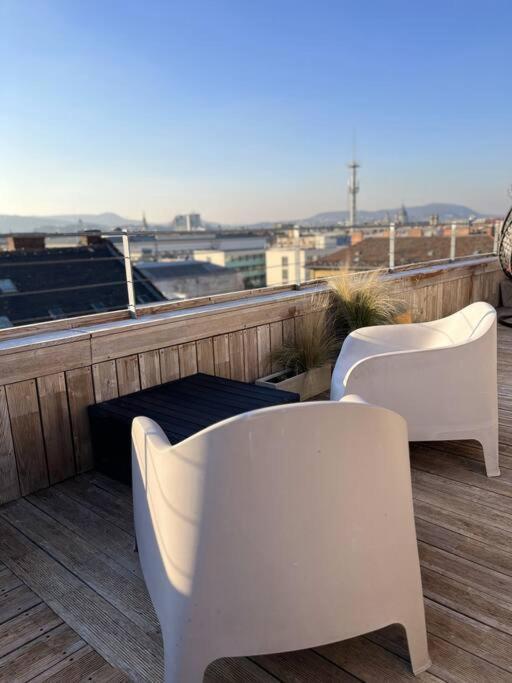 Elegant Rooftop Studio With Shared Terrace And Jacuzzi Appartement *