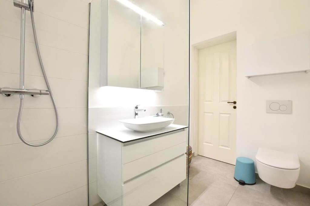 Luxury By Hi5 - Broadway Apartman *