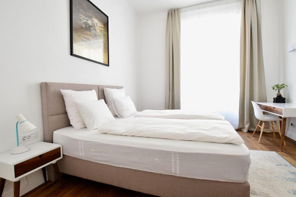 Luxury By Hi5 - Broadway Apartman Budapest