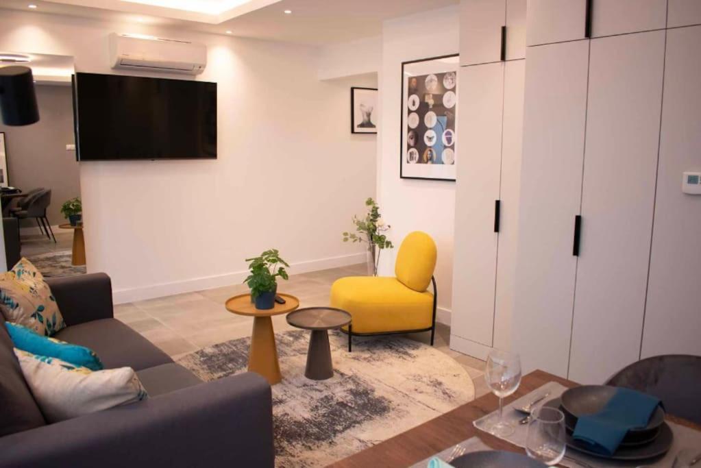 Lägenhet Luxury Cozy 2 Bdr Downtown Apt.2