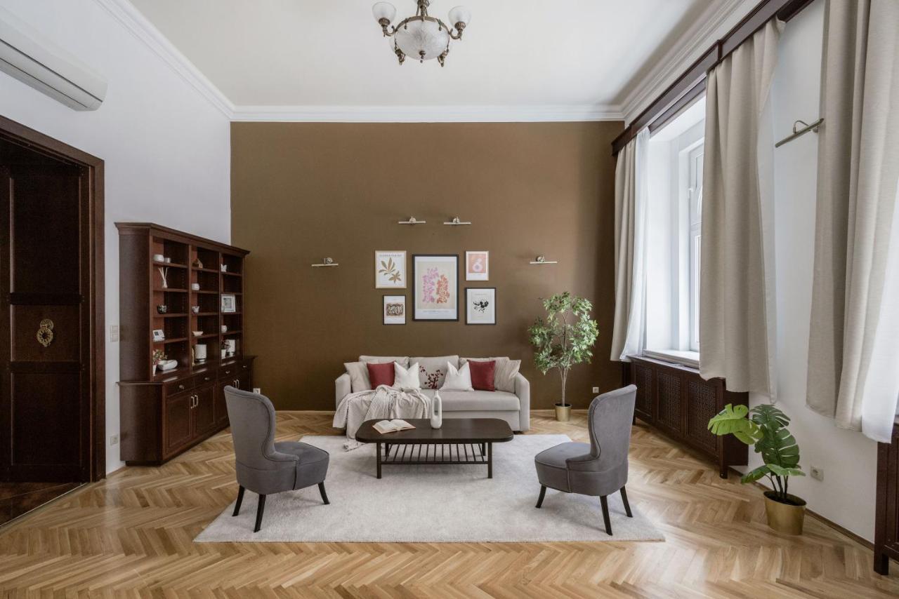 Luxe, Historic Near Downtown Landmarks 19th Century Appartement
