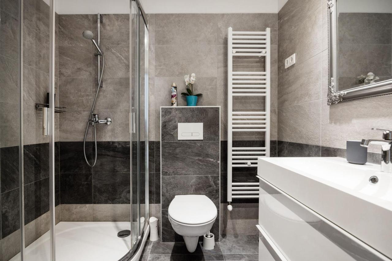 Apartament Elegant In *