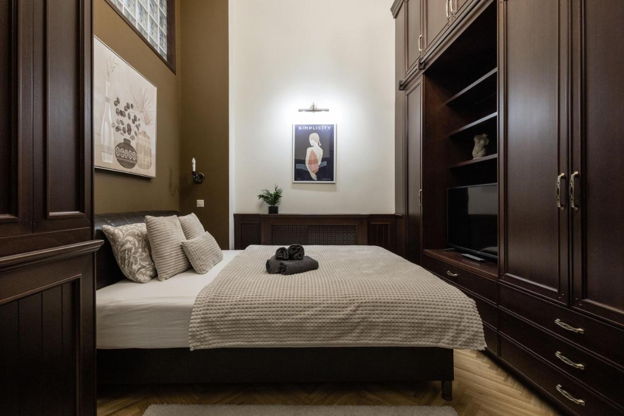 Luxe, Historic Near Downtown Landmarks 19th Century Budapest