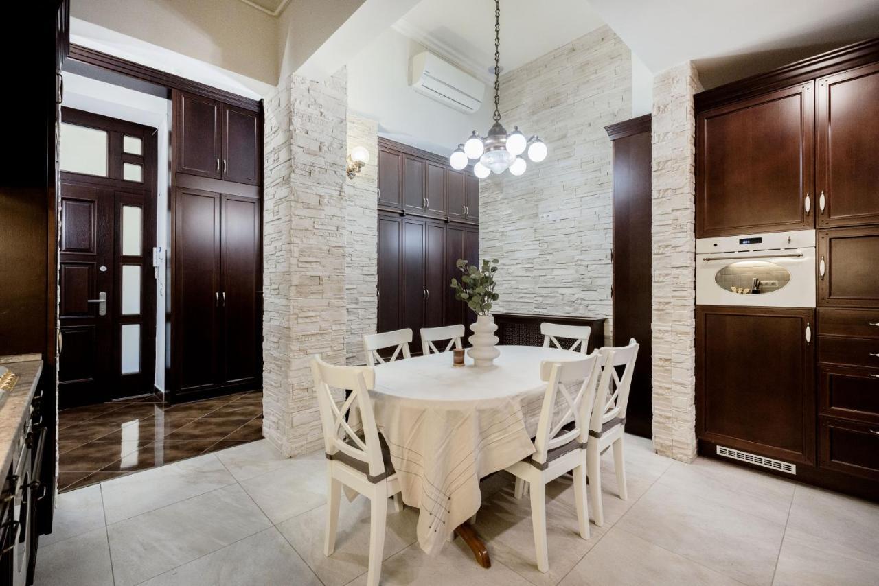 Appartement Luxe, Historic Near Downtown Landmarks 19th Century