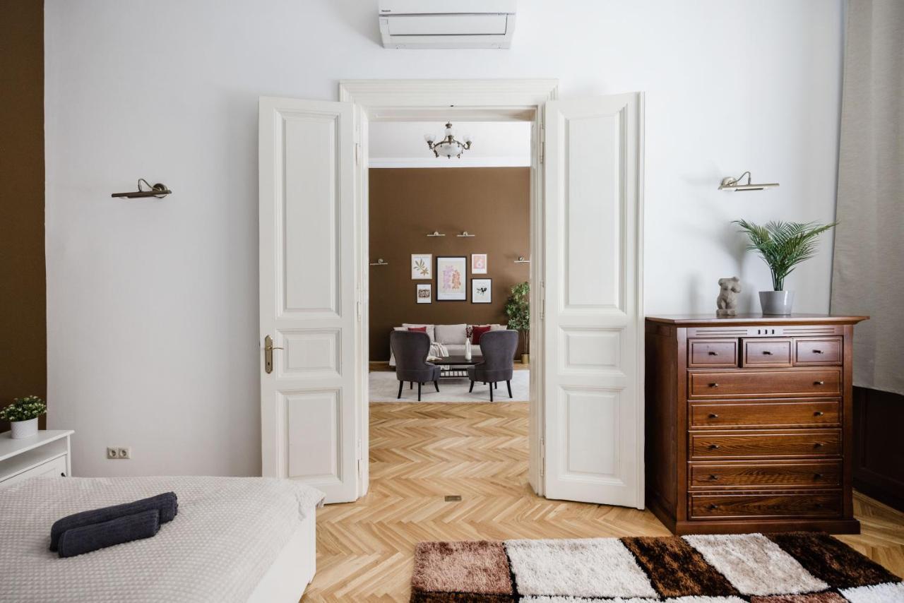 Luxe, Historic Near Downtown Landmarks 19th Century Budapest