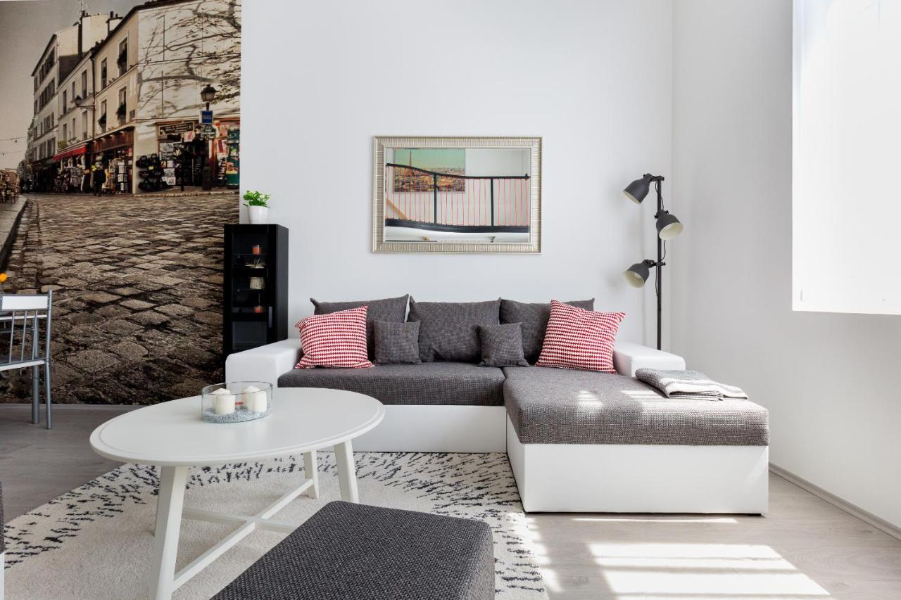 Cobblestone Quarters With A Wave Of Colour Lejlighed *