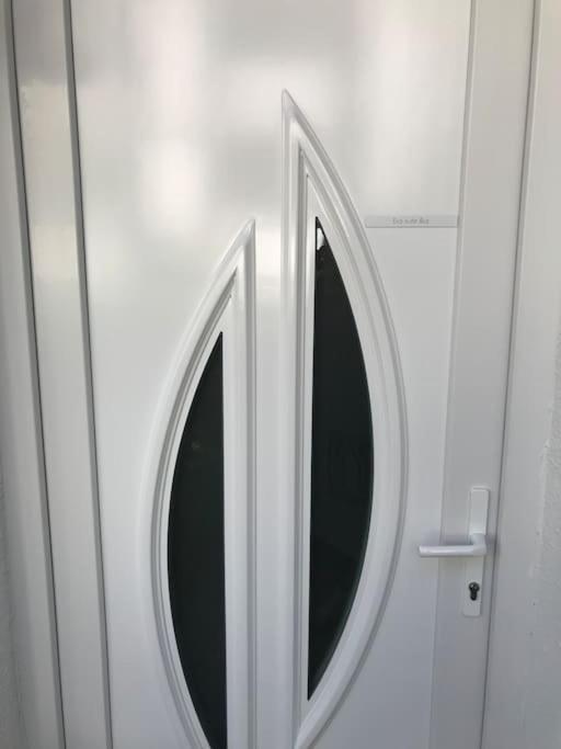 Near Park Only 5 Minutes Walk , Where Find The World Famous Szechenyi Thermal Bath Spa, Capital Circus , Museums The Is Modern And Newly Renovated ,in A Quiet And Peaceful Oasis With Ac ,smart Tv, High Speed Internet Apartament Budapeszt