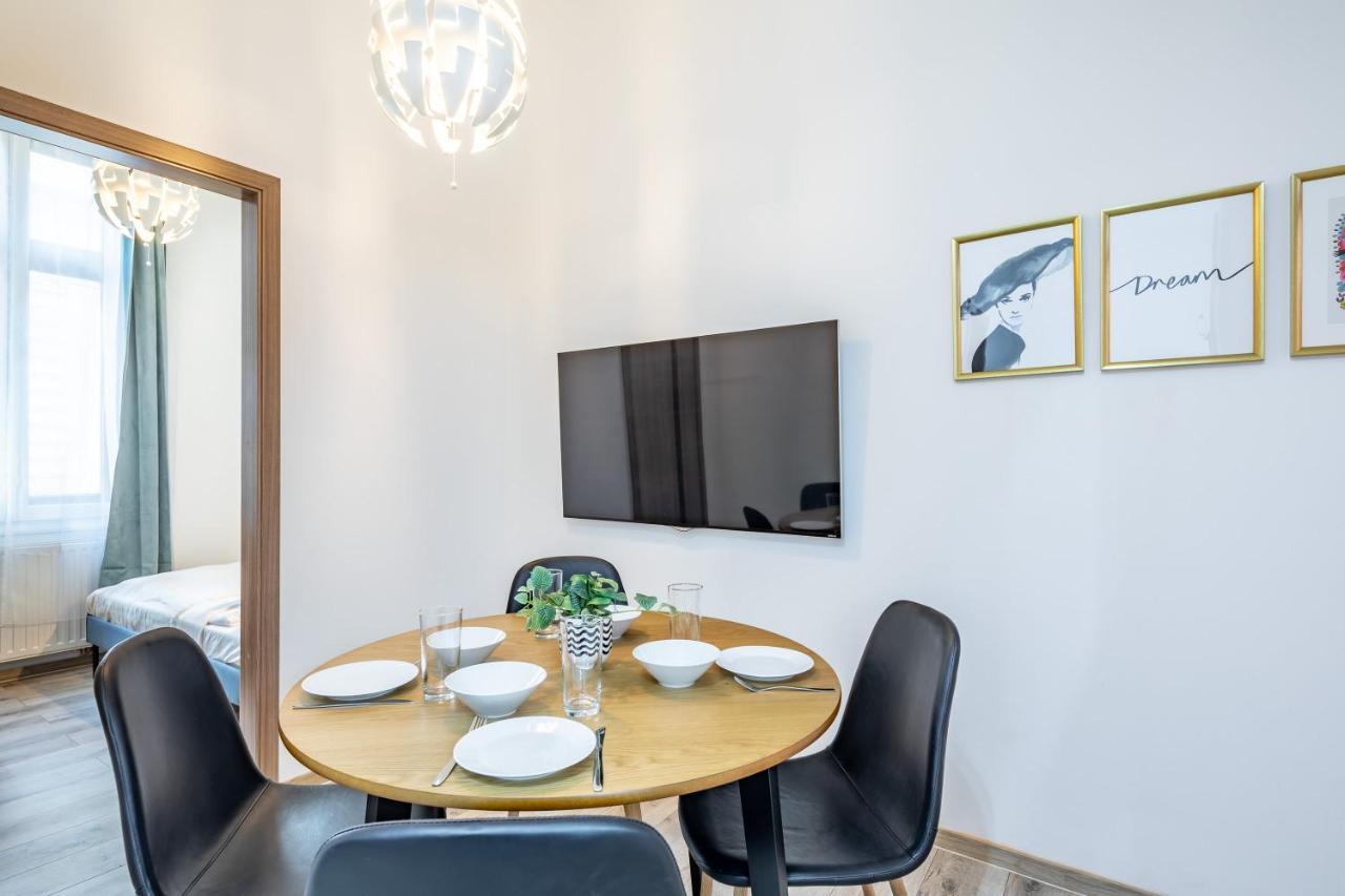 Super - Very Lively Area - In Gozsdu Apartamento *