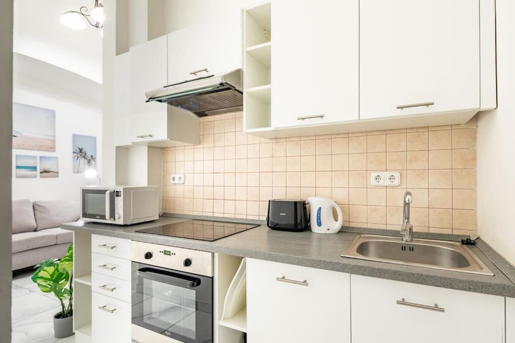 Apartment Cityscape Budget Revay