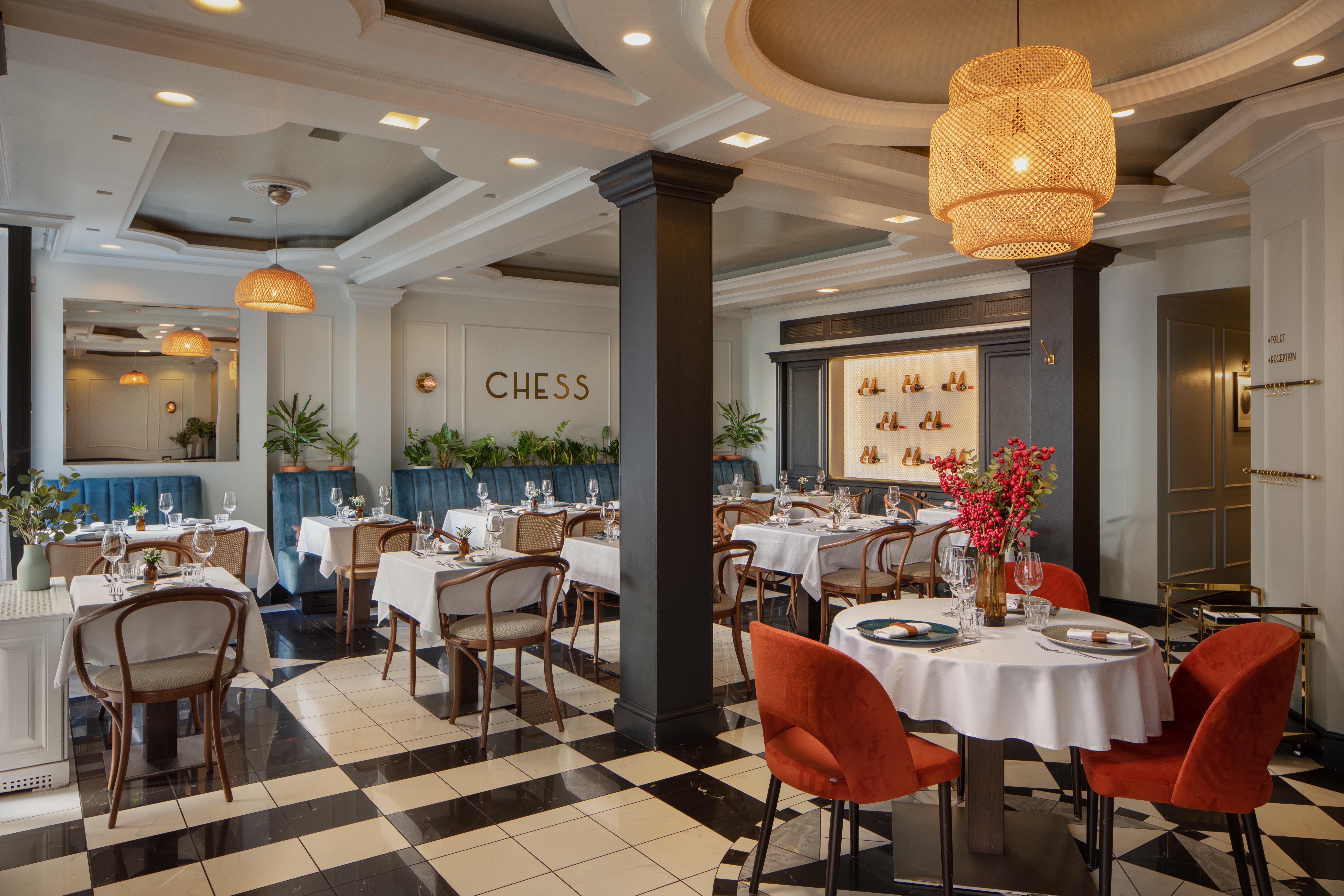 Queen's Court Hotel&residencia