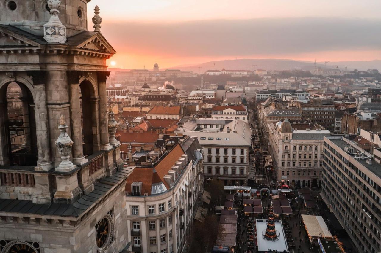Happy Hours-family Affair-budapest Iconic Postcode