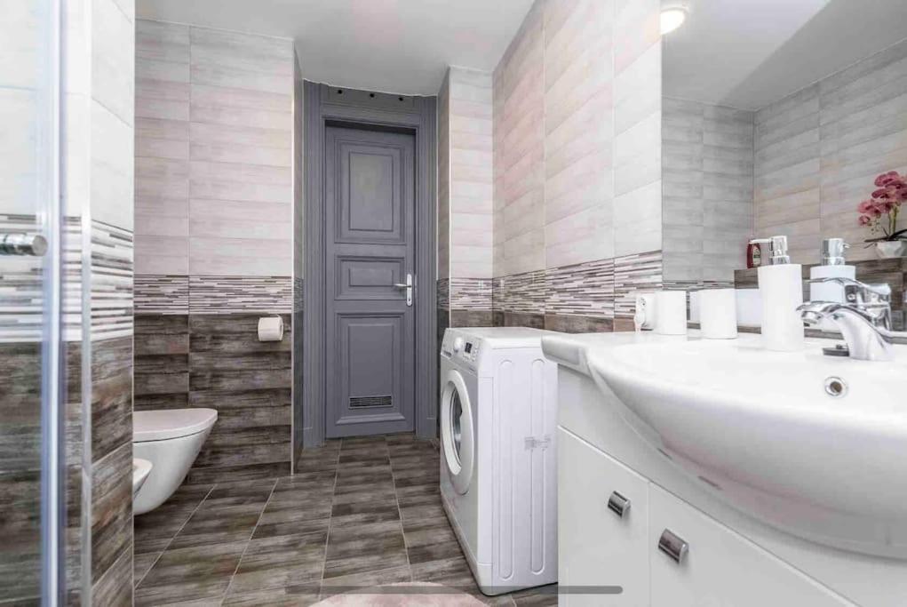 D3 Basilica Luxury Spacious Free Parking For 1 Car Appartement