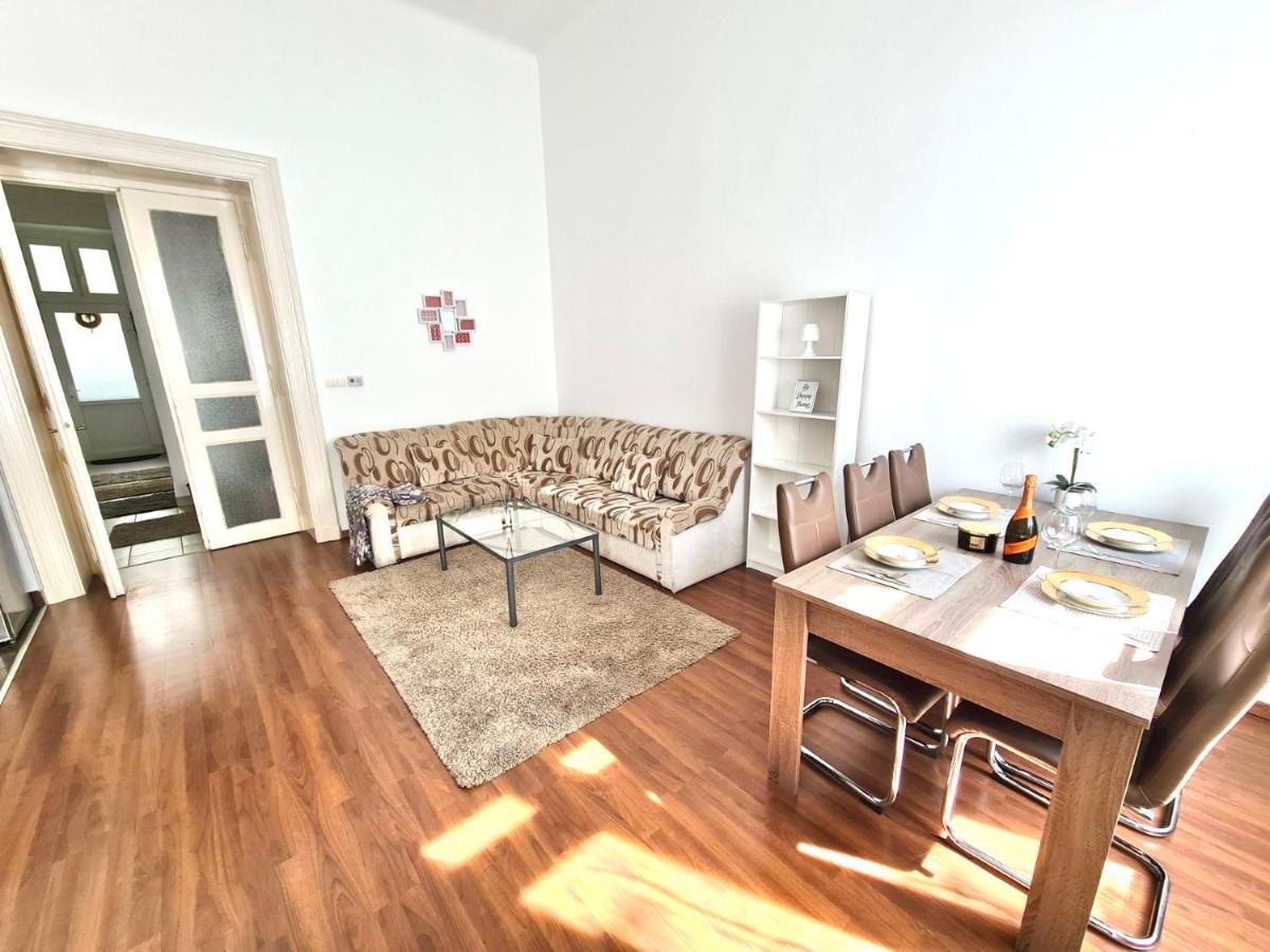 Ricky Apartment