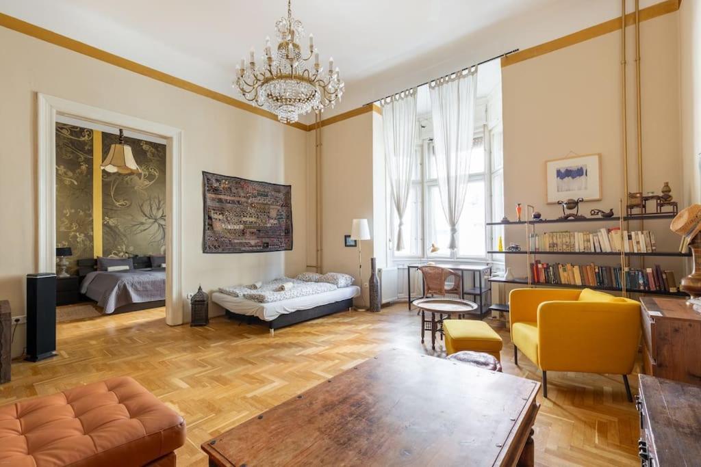 Apartmán Bourgeois Boheme Apt. 88 M² Center *