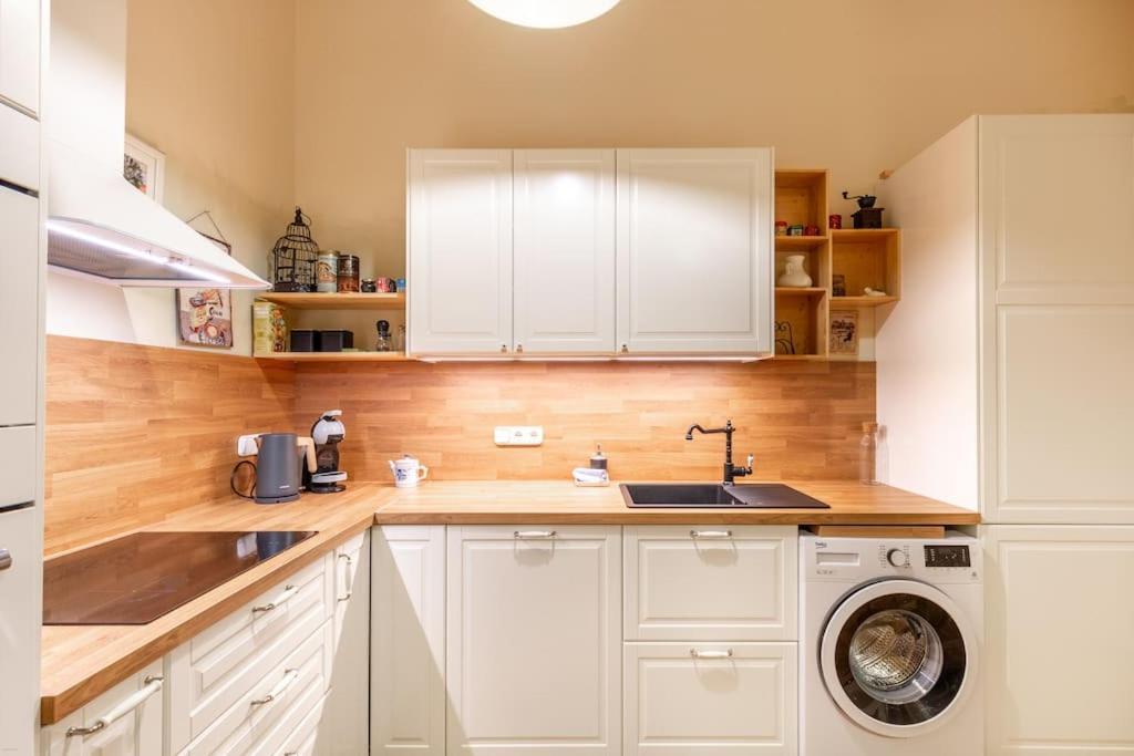 Apartmán Bourgeois Boheme Apt. 88 M² Center *
