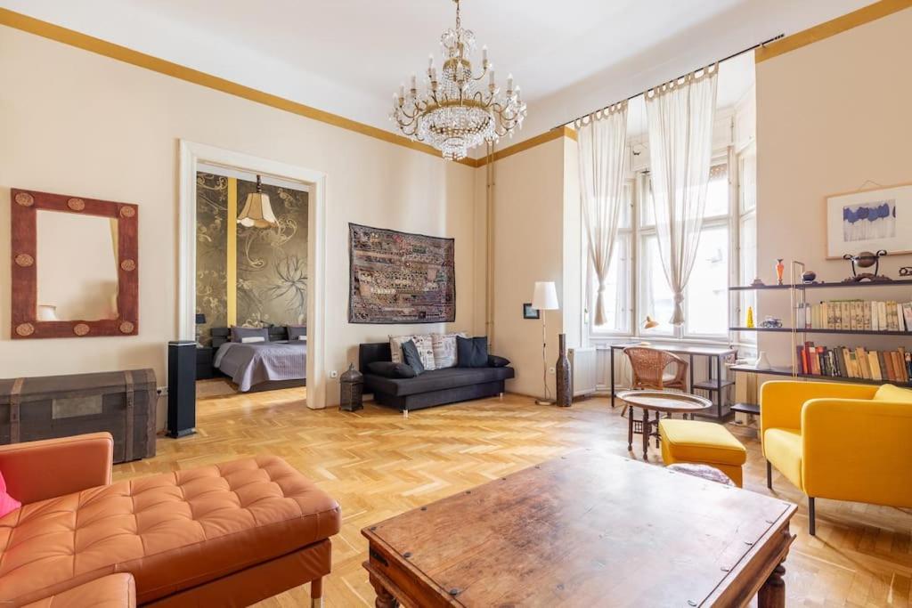 Apartmán Bourgeois Boheme Apt. 88 M² Center