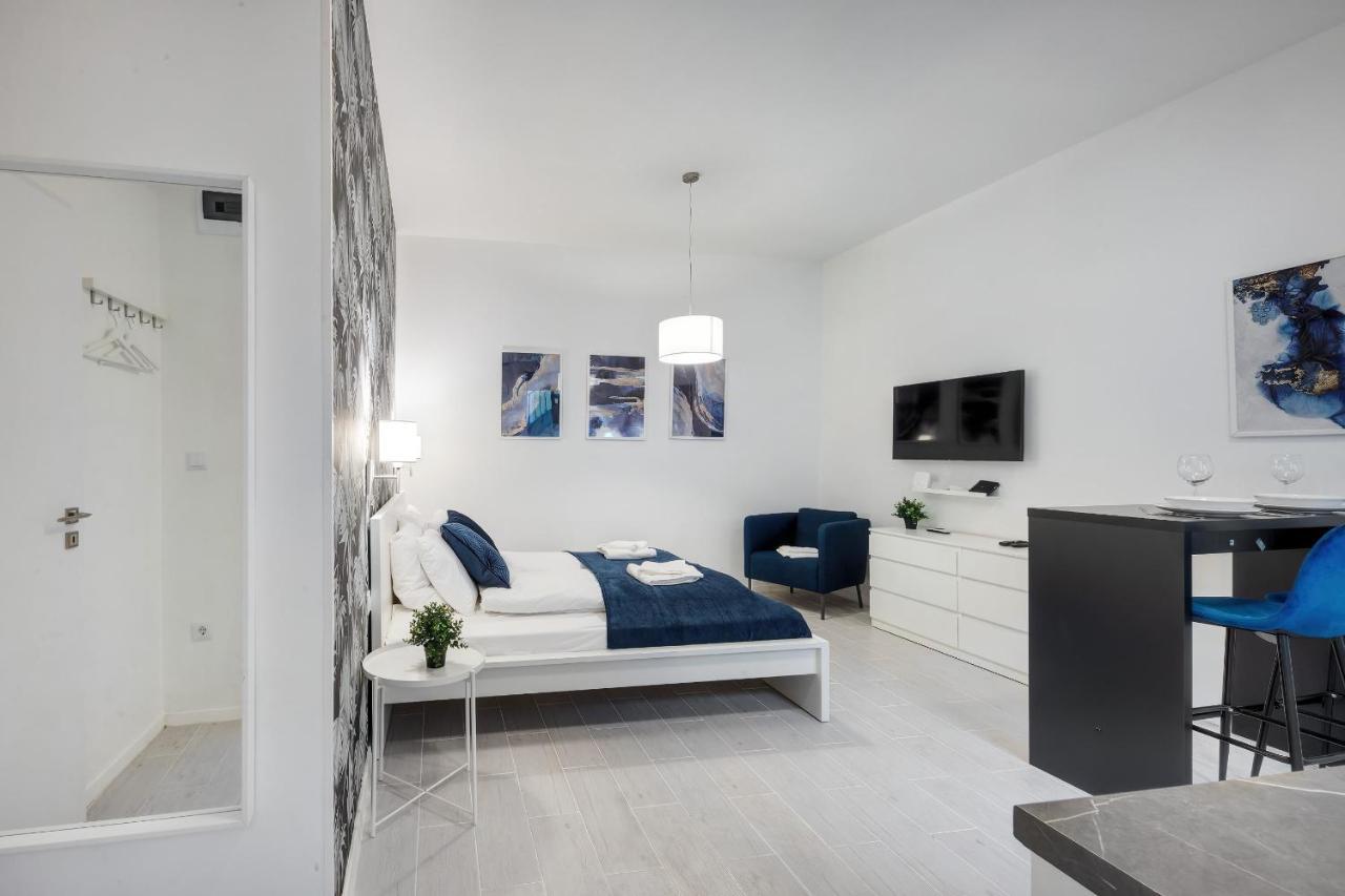Modern In Authentic Area Apartment *