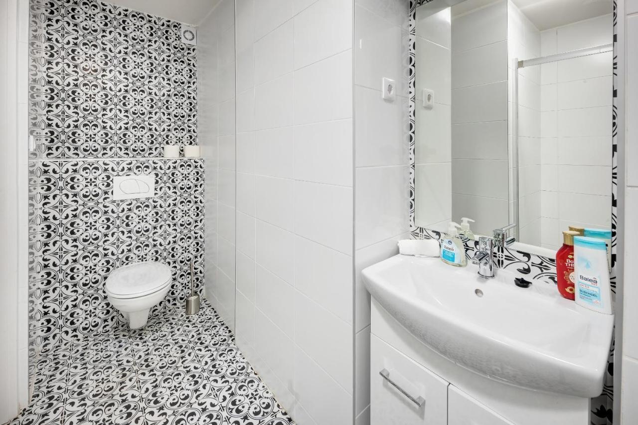 Modern In Authentic Area Apartment