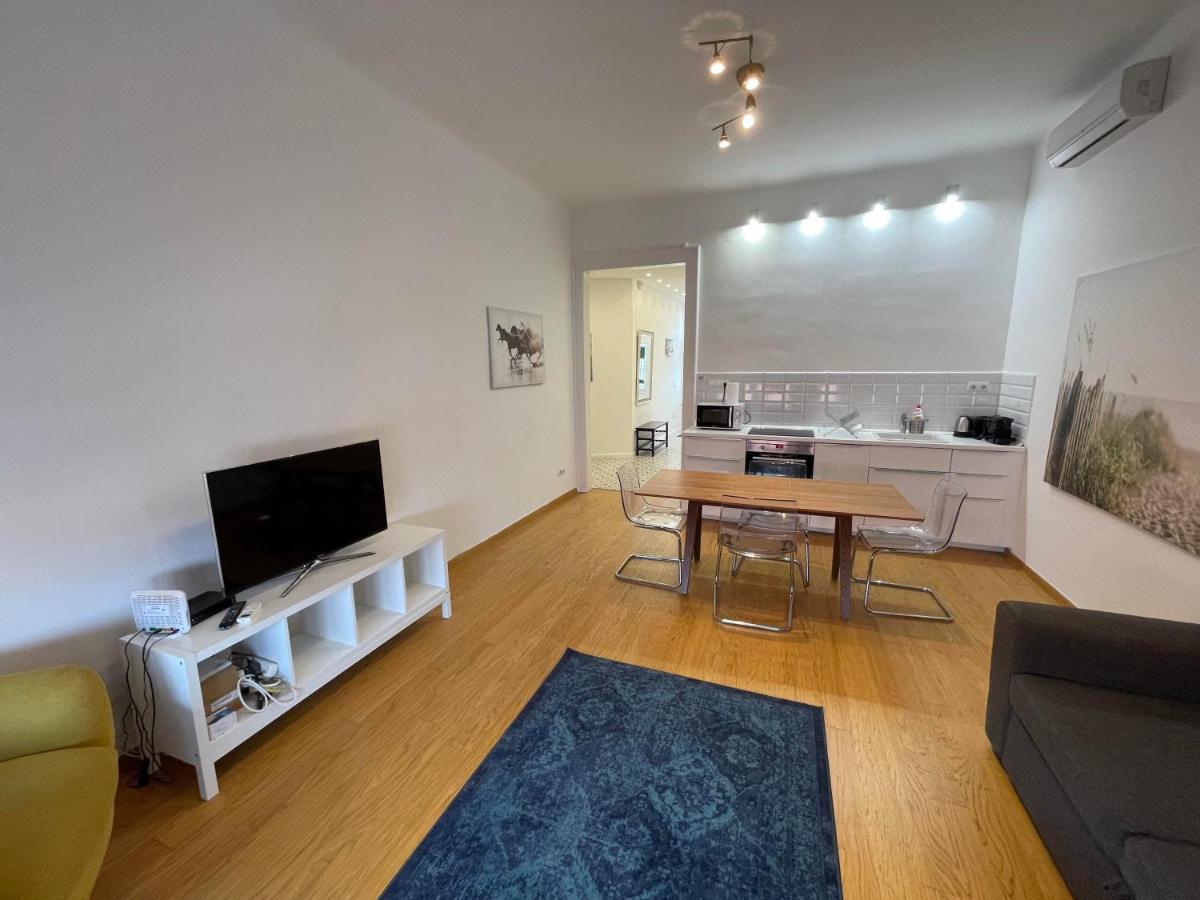 Center 1, Cozy 2br In The Center! *
