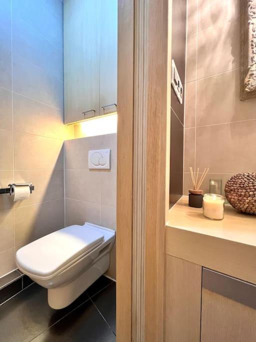 Hilltop Views, Design Suite - Buda Hills - Free Garage, Private Garden, Ac