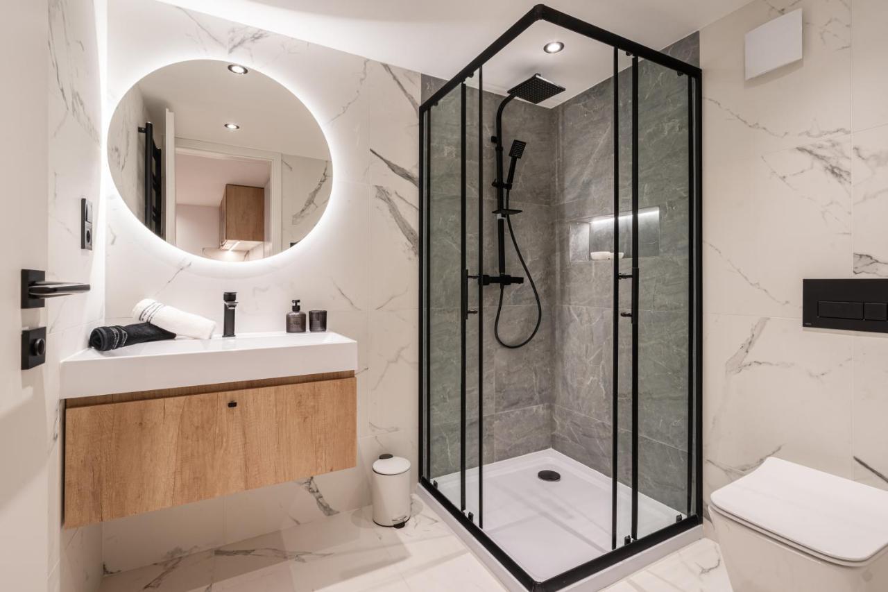 E56 - Grand Boulevard Heritage - Location By Bqa Apartmán *