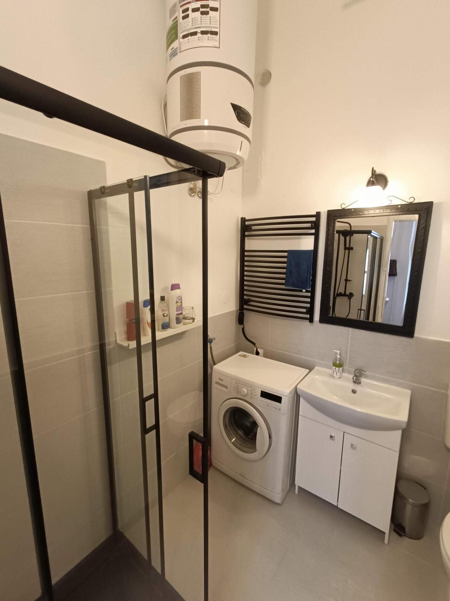 Sunshine Flat At The Blaha Apartment Budapest