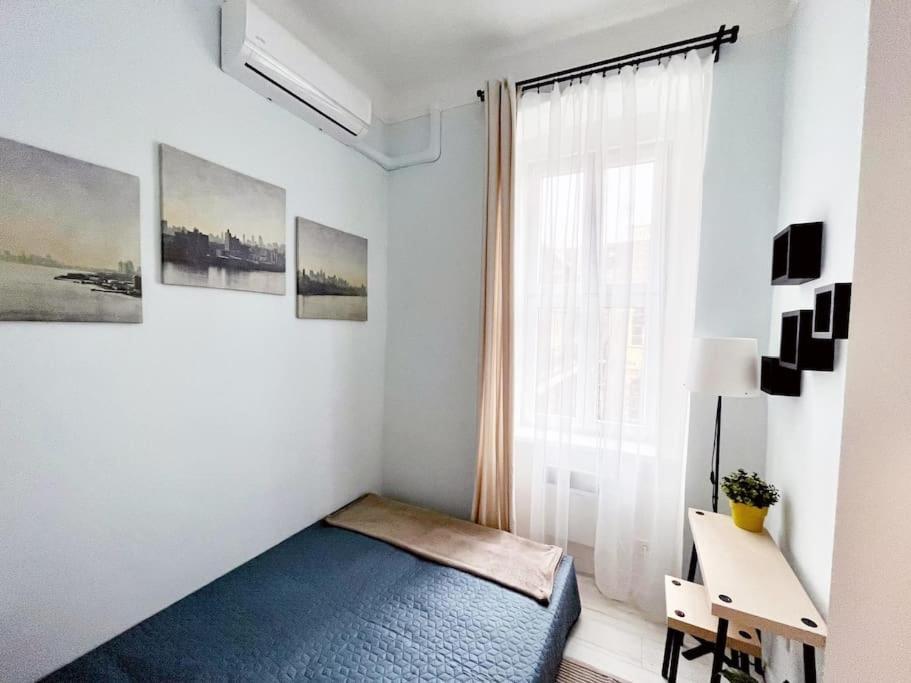 Football Fan Retreat On Rumbach Street By Newave Apartmán